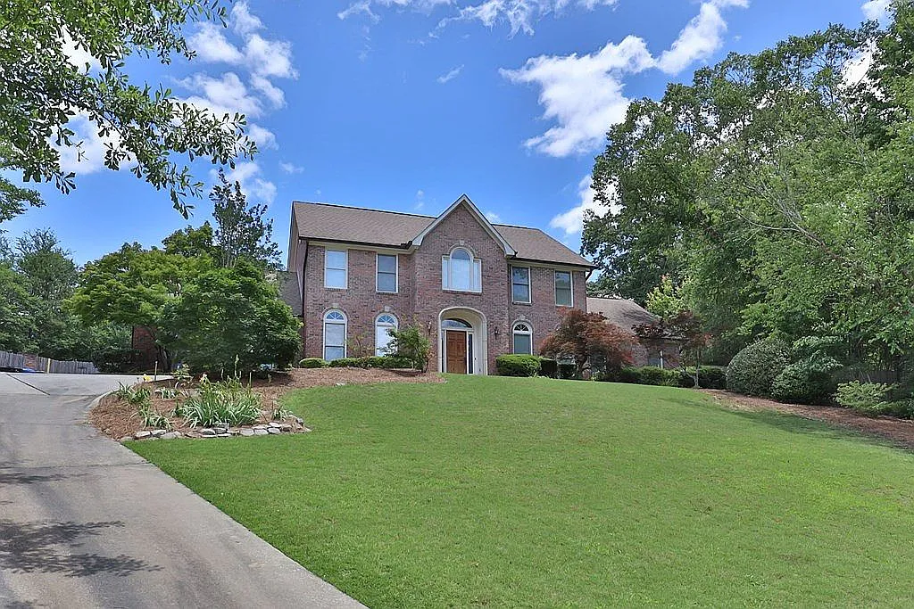 4 bed, 3357 sqft, $3,000 — Photo 3