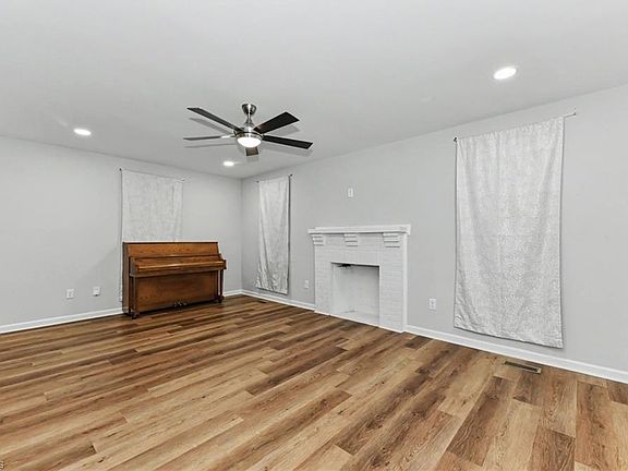 5th image of 909 S Josephine Boyd St