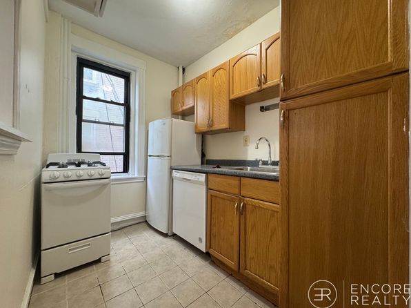 364 Riverway APT 12