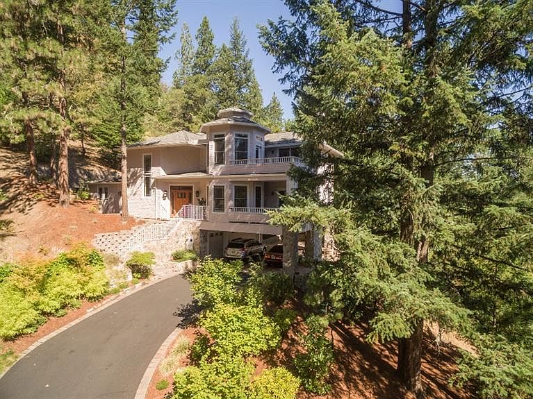 1st image of 367 Lantern Hill Dr