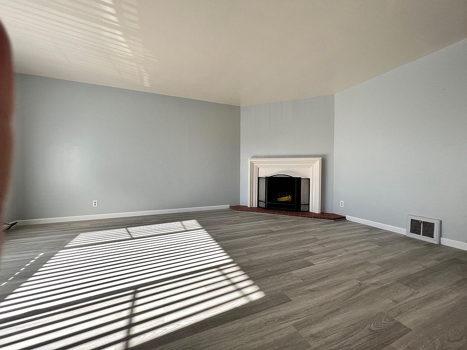 1st image of 891 Lausanne Ave