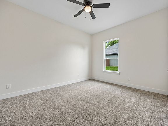 4th image of 305 Kalura Way