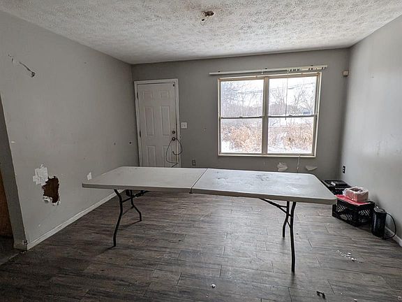 3rd image of 450 Kitchener St