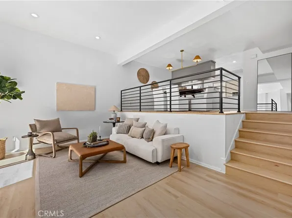 22203 1/2 Erwin St, Los Angeles, CA 91367