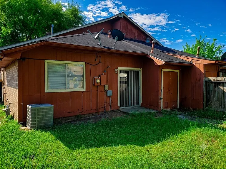 17010 Pastoria Dr — Photo 15