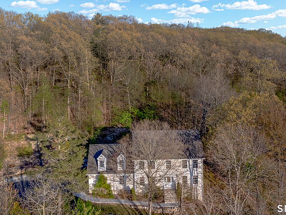 2nd image of 110 Oakwood Circle