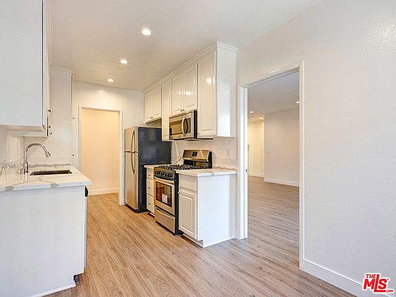 5th image of 948 15th St APT 5