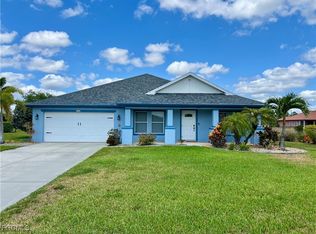 8000 Fountain Mist Blvd, Lehigh Acres, FL 33972