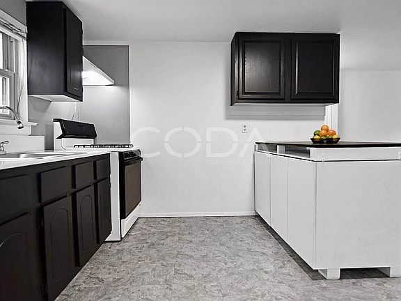 4th image of 5222 35th St Floor 2