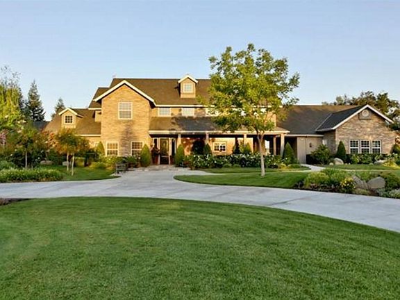 3rd image of 6789 N Blackhawk Ln