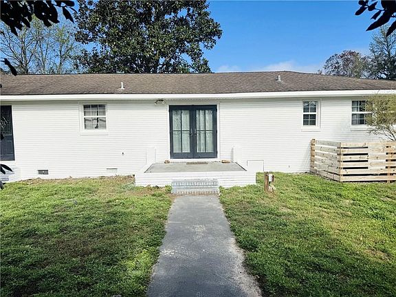 2nd image of 909 Clarks Bluff Rd