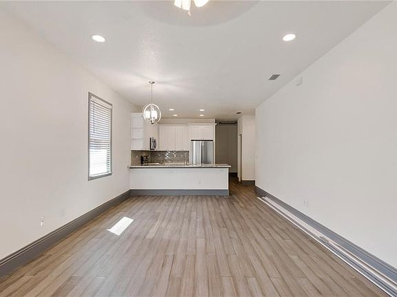 4th image of 407 E Hamilton Ave