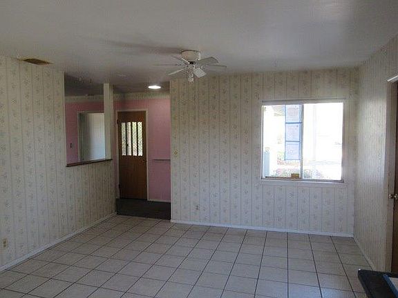 4th image of 16259 Forest Ave