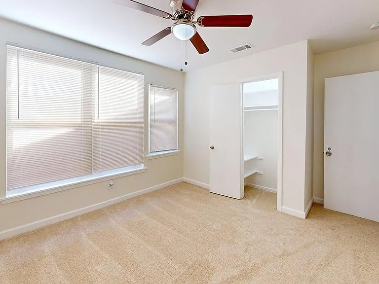 1021 Crosby Ave — Photo 9