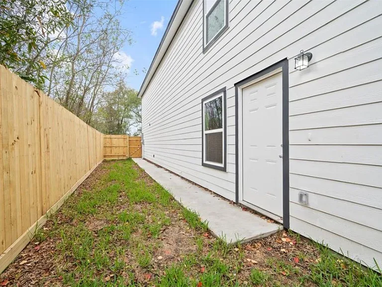 8120 Laura Koppe Rd #B — Photo 25