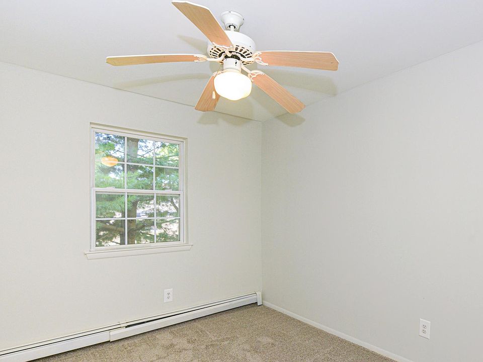 3 Noelle Ct Amityville NY Zillow