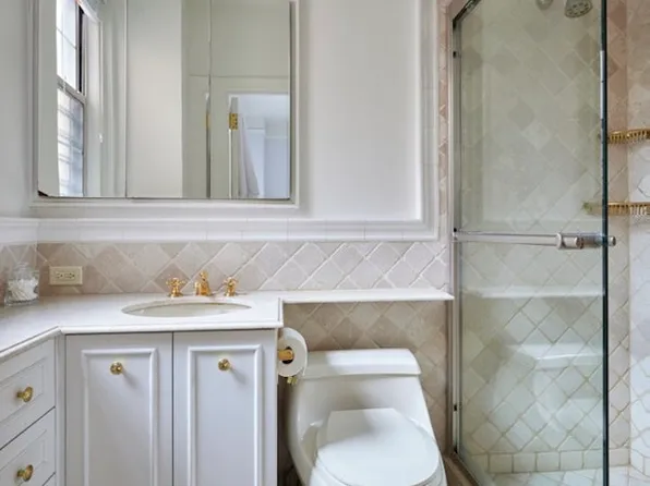 1070 Park Avenue image 5 of 11