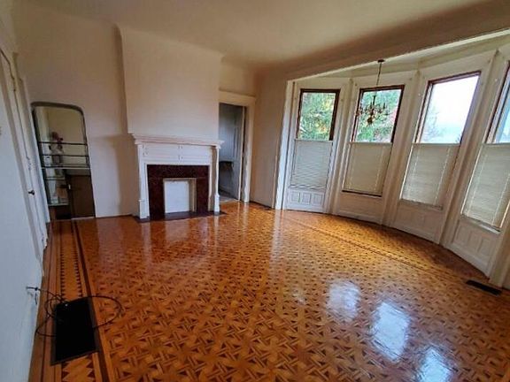 3rd image of 928 Lenox Pl
