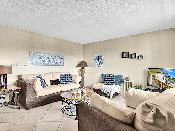 3rd image of 16790 NE 14th Ave APT 206