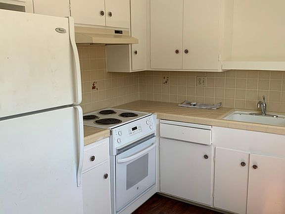 2nd image of 851 Leigh Ave #2