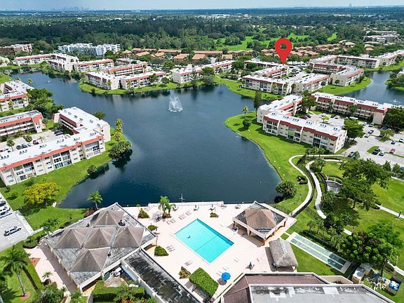 4th image of 2871 Sunrise Lakes Drive E #206