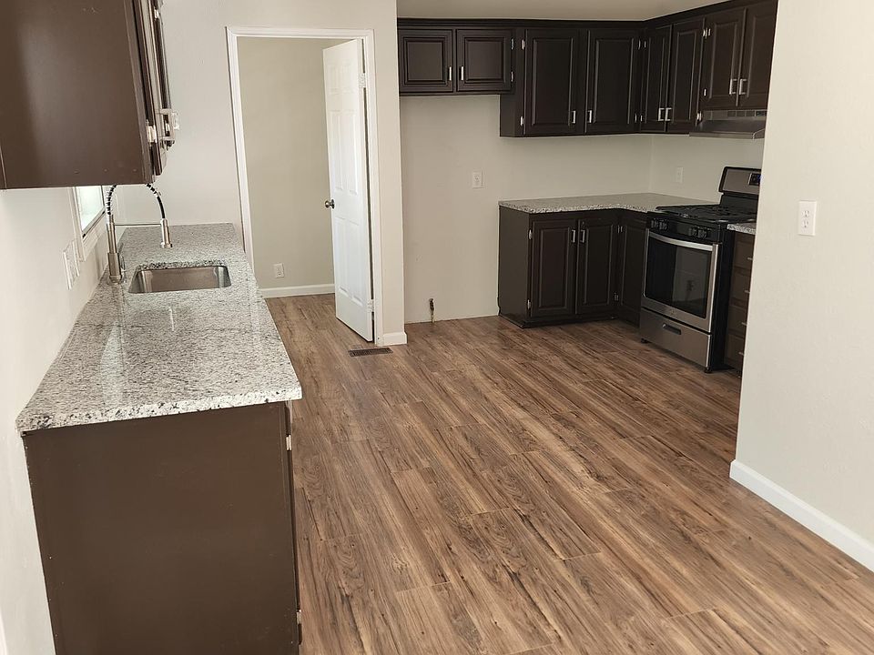 1st image of 1026 Palomas Dr SE #A