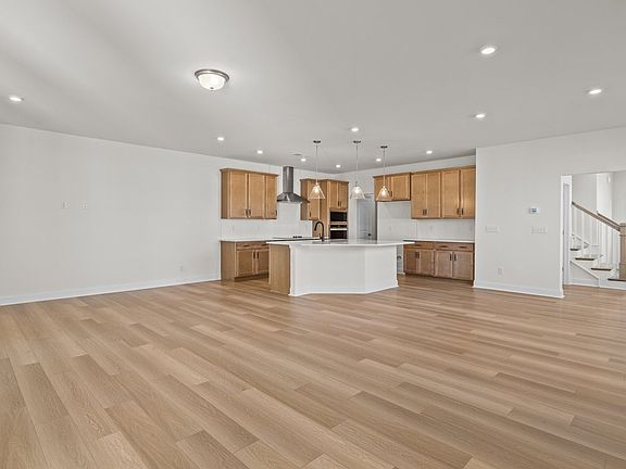5th image of 6025 Mariemont Cir