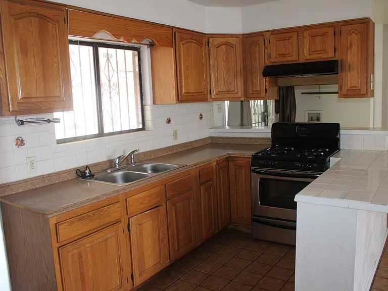 3221 Monroe Ave — Photo 6