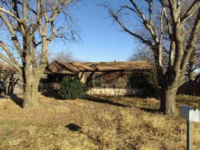 402 E Washington Ave, Iowa Park, TX, 76367