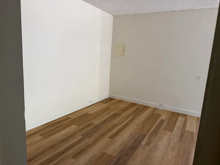 820 Woodside Ln E #6 — Photo 4