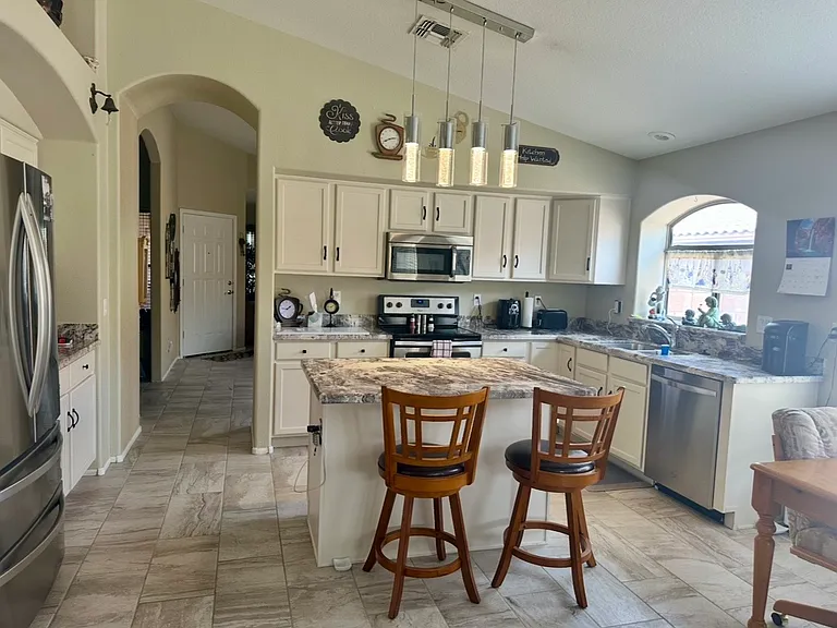 4631 E Torrey Pines Ln — Photo 2