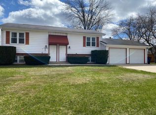 1906-1908 Refset Dr, Janesville, WI 53545