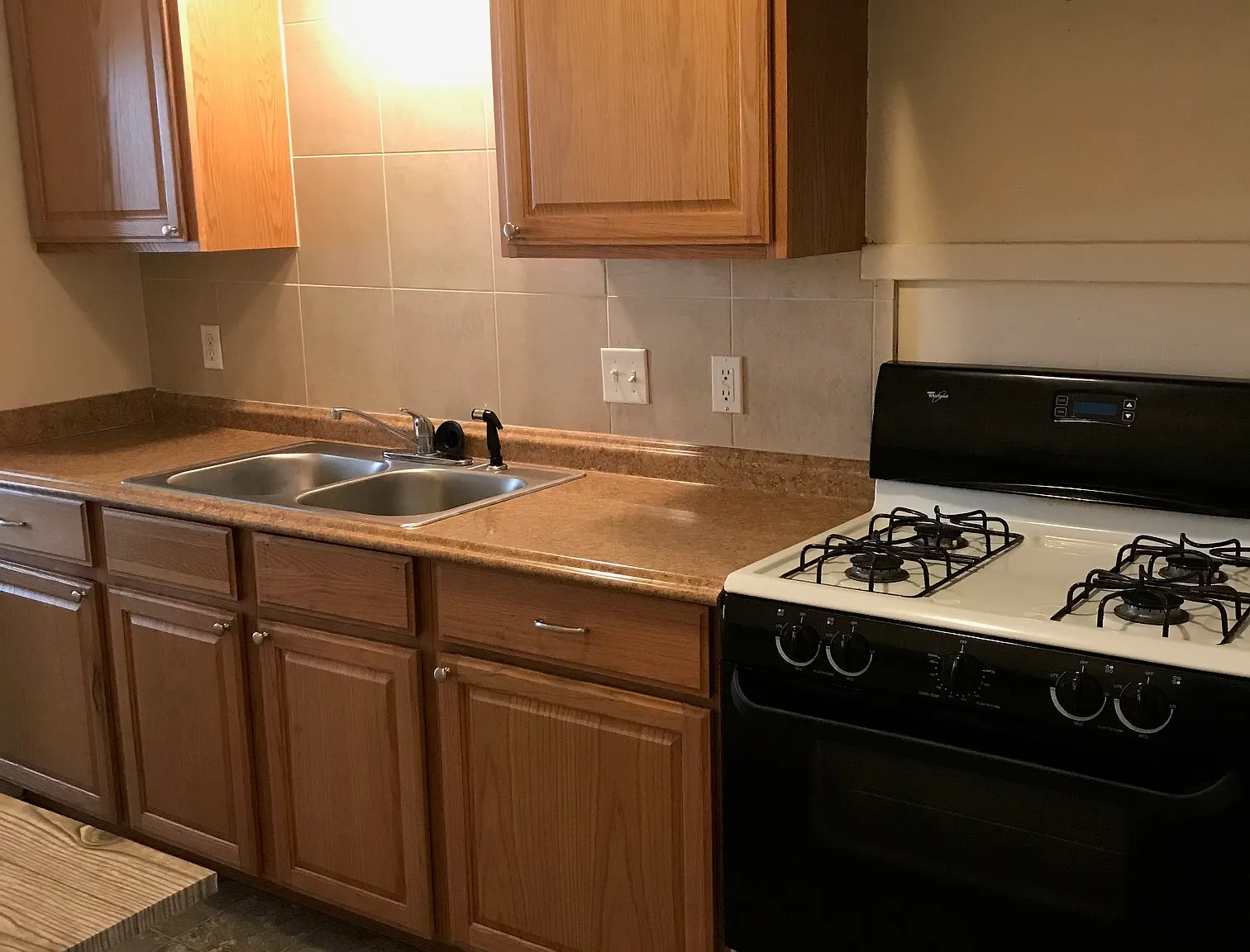 1 bed, 895 sqft, $900 — Photo 4