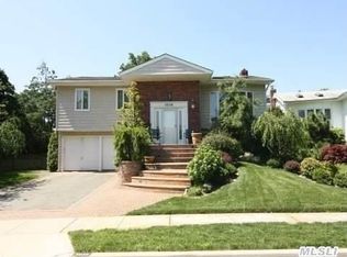 3036 Lonni Ln, Merrick, NY 11566