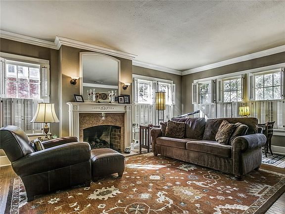 5th image of 2211 Pembroke Dr