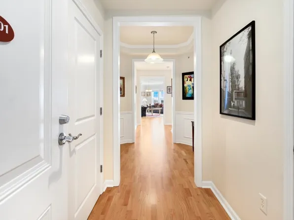 87 Clocktower Dr #401, Waltham, MA 02452
