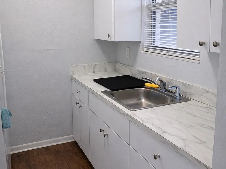 5741 SW 36th Ct — Photo 3