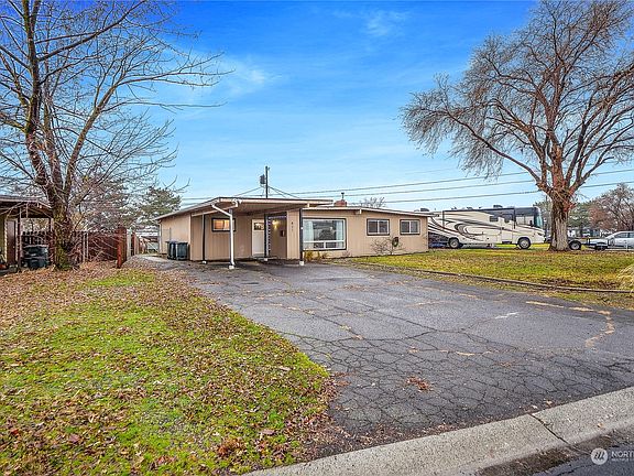 2nd image of 821 N Vista Drive