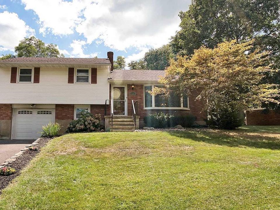 1st image of 214 Edgewood Dr N