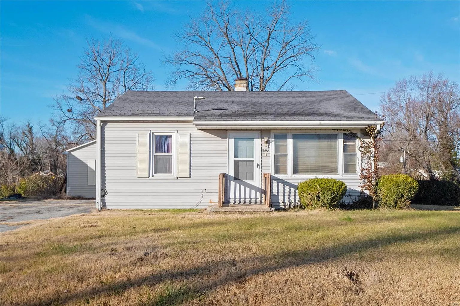 105 Cascade Dr photo 1