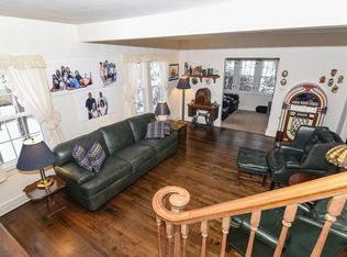 9033 N Lake Dr, Bayside, WI 53217