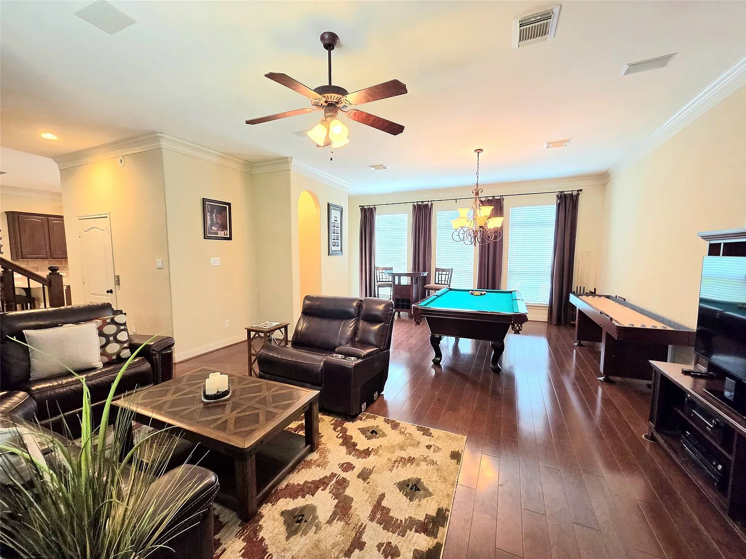3 bed, 3.5 bath, 2600 sqft, $4,100 — Photo 3