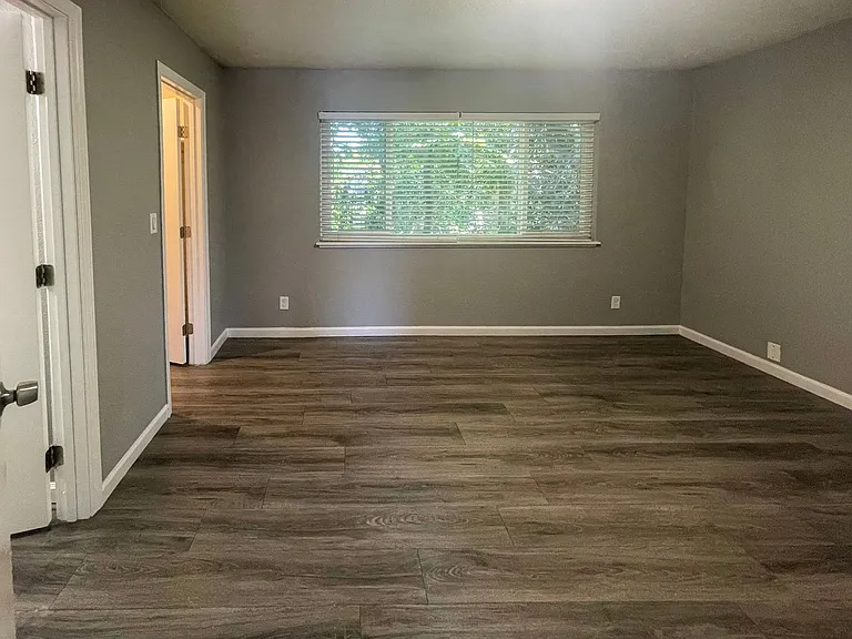 940 N San Joaquin Street — Photo 10
