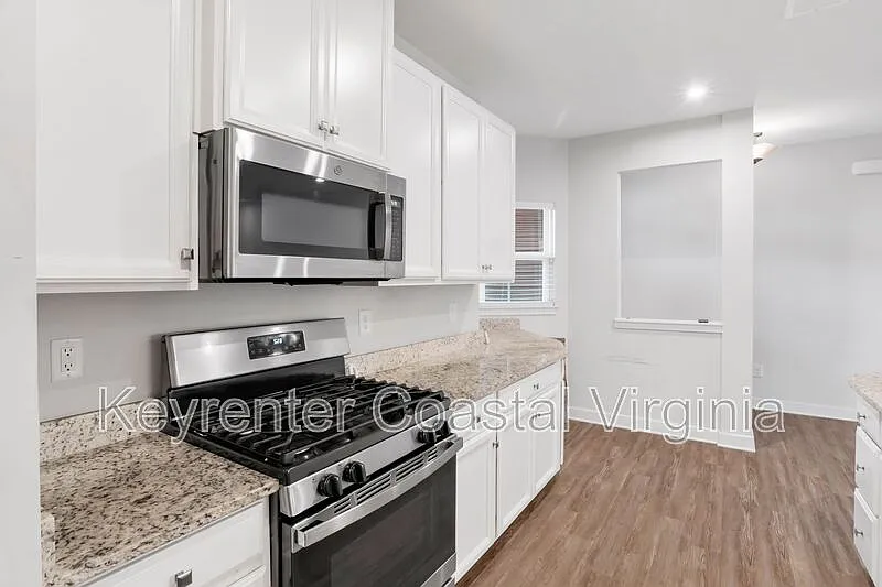 3 bed, 2.5 bath, 1800 sqft, $2,600 — Photo 4
