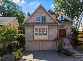 242 Tom Hunter Rd, Fort Lee, NJ 07024