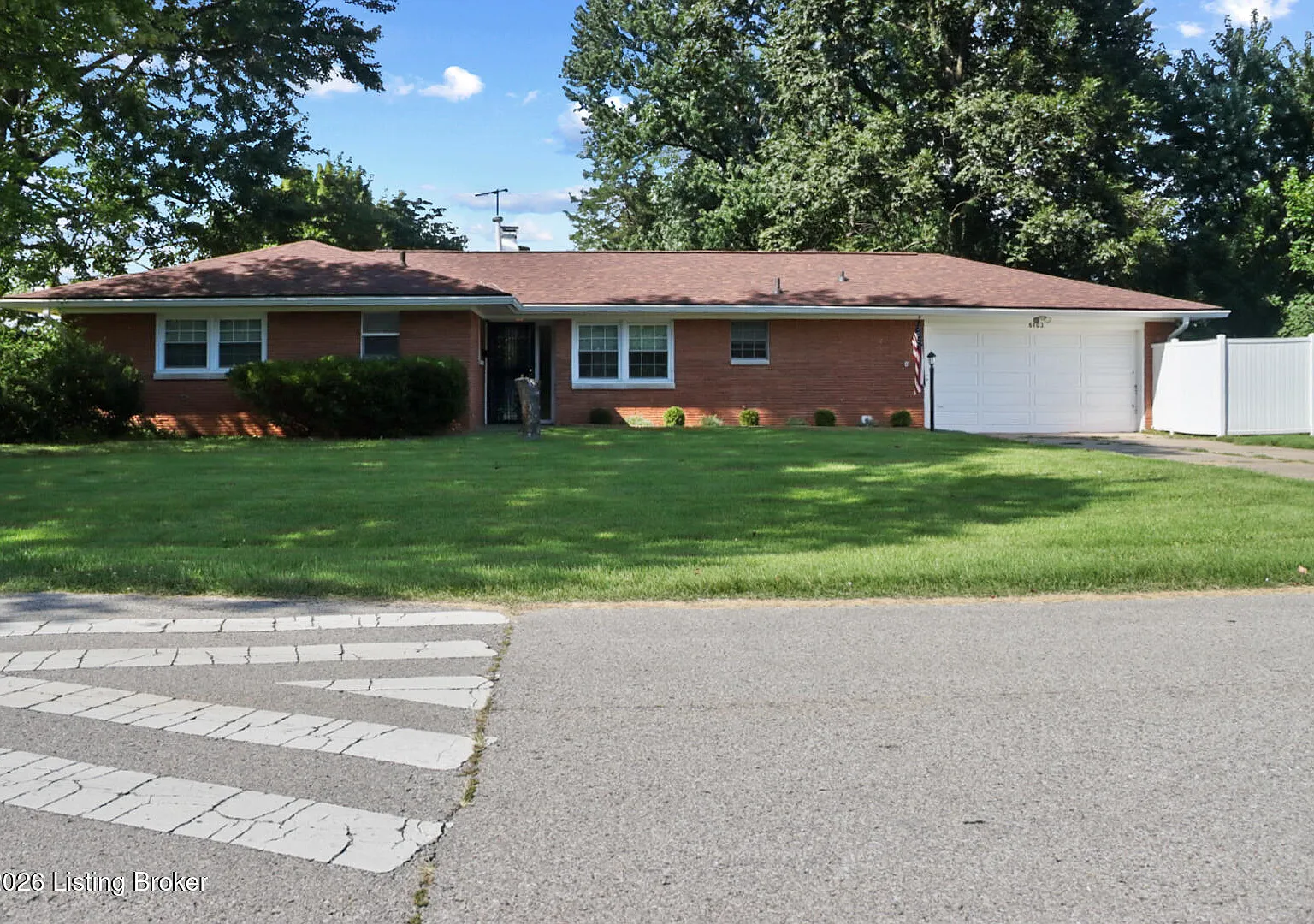 3 bed, 2.0 bath, 1714 sqft, $1,680 — Photo 2