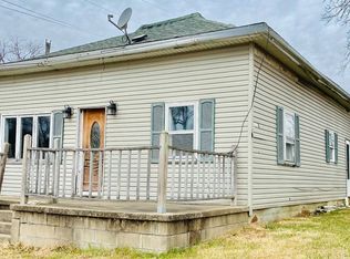 527 W Palm St, Roodhouse, IL 62082