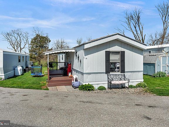 3rd image of 5 Chesapeake Dr