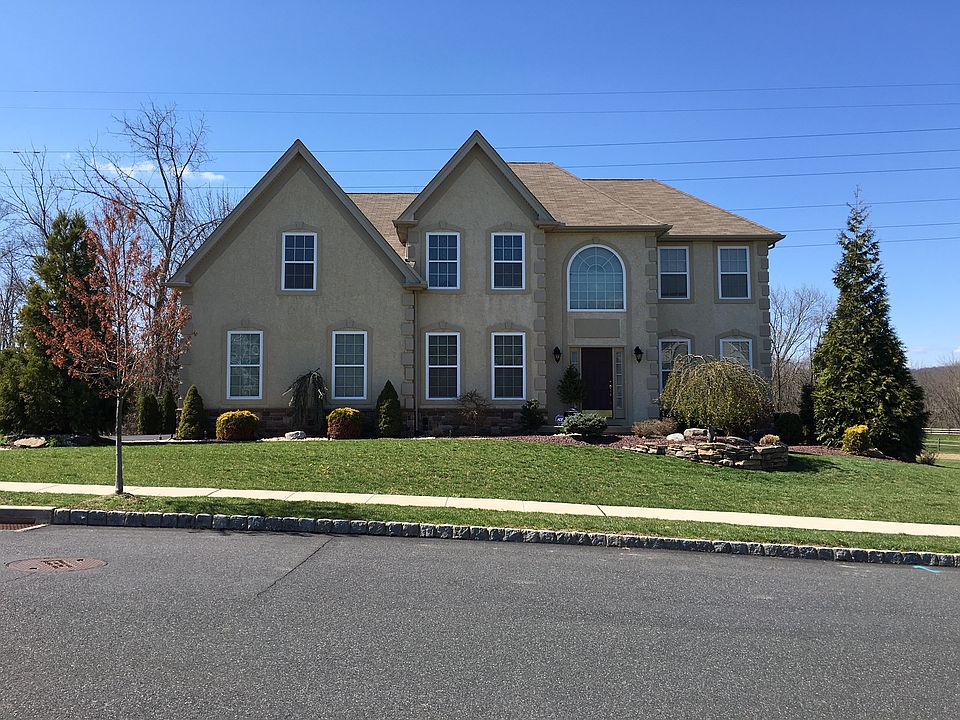 4985 Curly Horse Dr - Home!