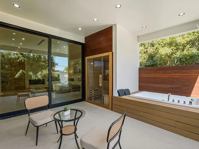 824 N Curson Ave — Photo 27